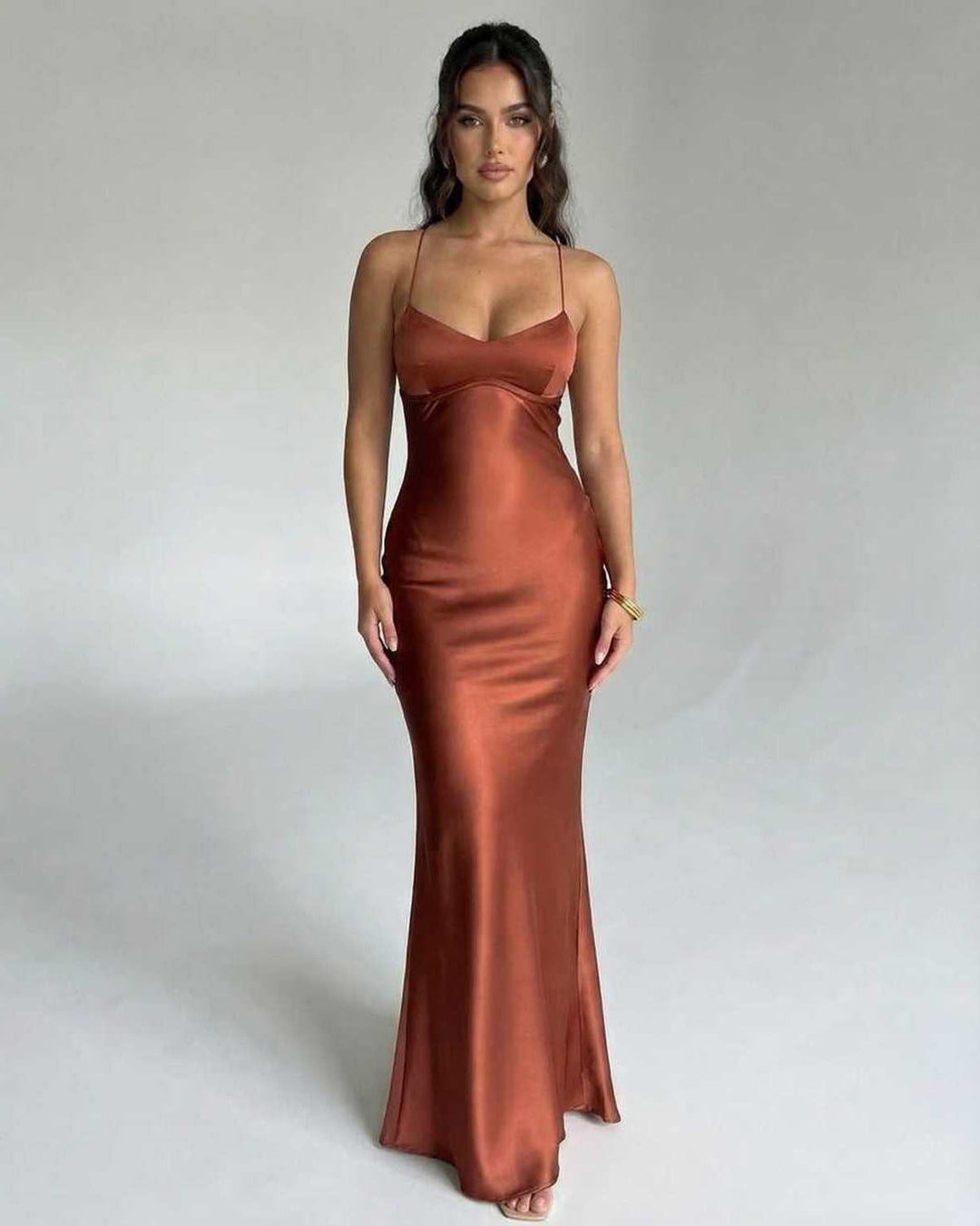 Vestido maxi blanco elegante para mujer, ideal para noche, eventos formales y fiestas. Diseño sin mangas.
