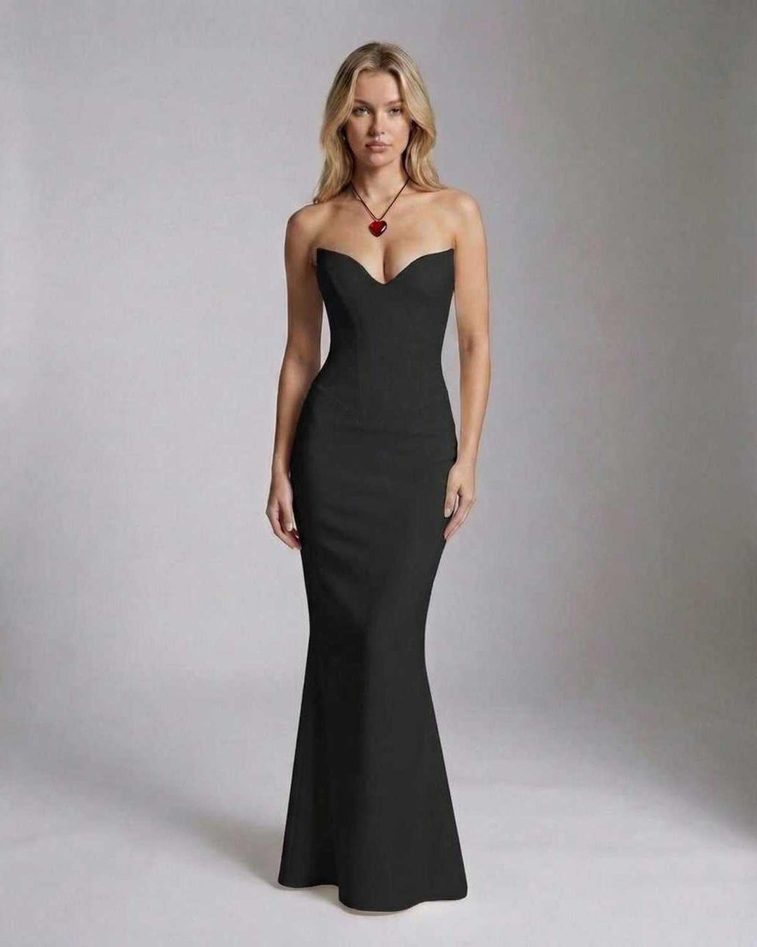 Vestido maxi elegante para mujer con ajuste ceñido, ideal para fiestas y eventos formales.