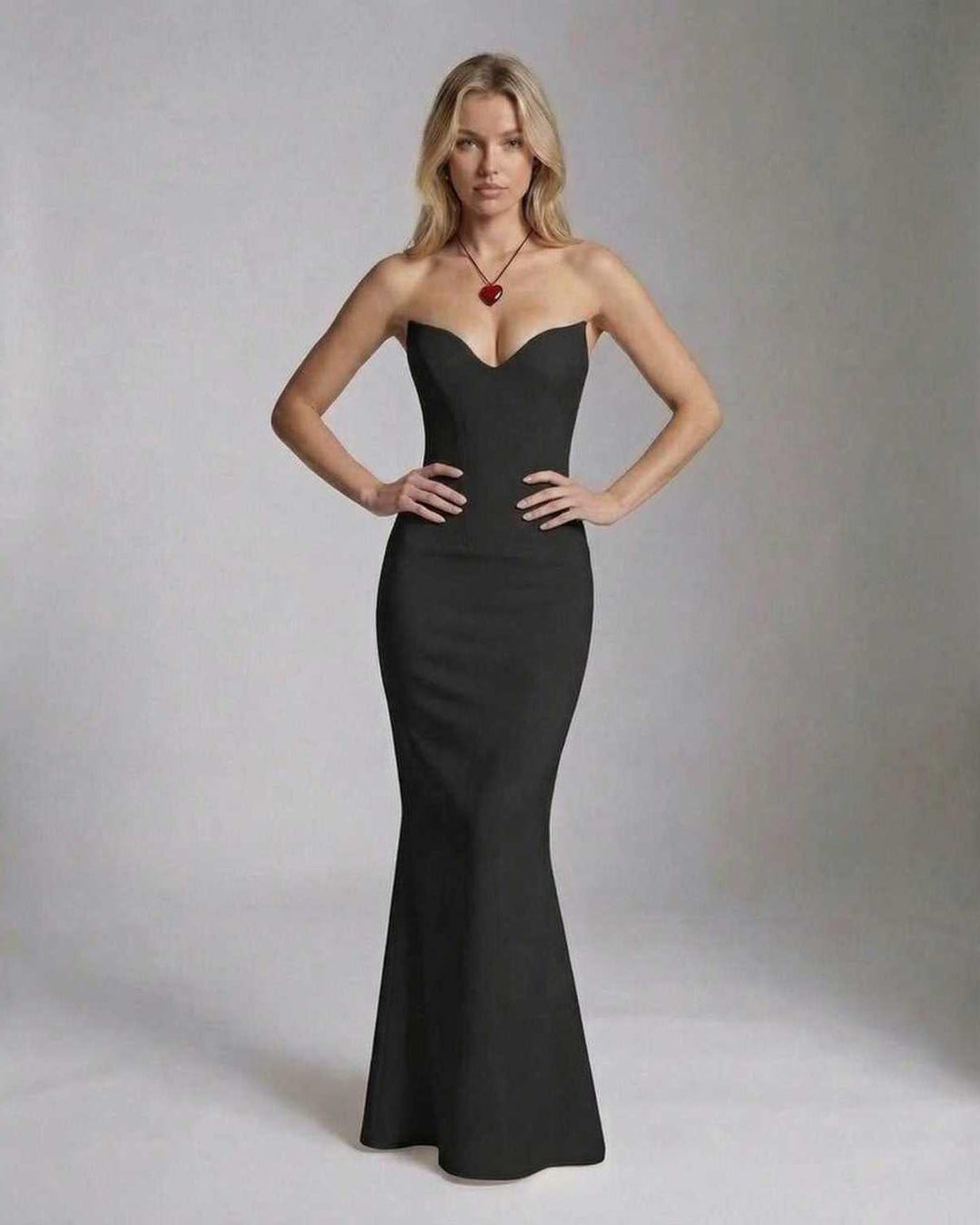 Vestido de fiesta maxi elegante, ropa formal de mujer con ajuste estilizado y tendencia actual.