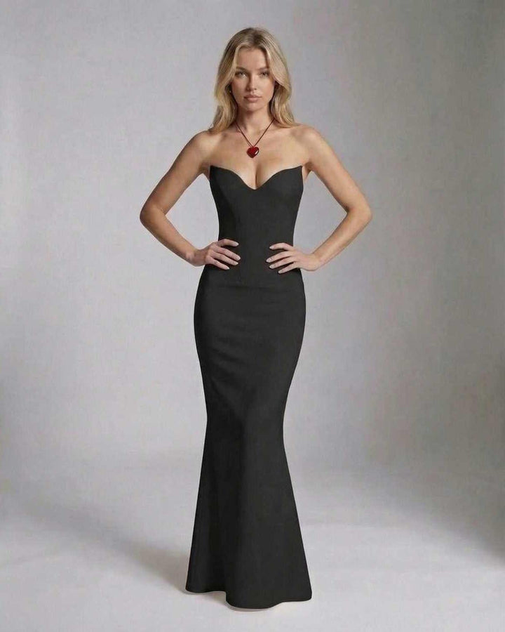 Vestido de fiesta maxi elegante, ropa formal de mujer con ajuste estilizado y tendencia actual.