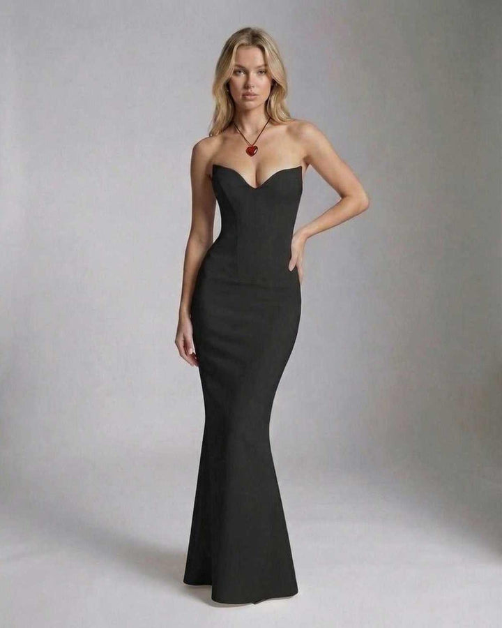 Vestido largo ceñido de mujer, estilo chic y sofisticado, perfecto para moda noche y eventos.