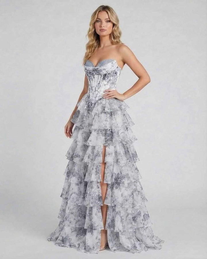 Vestido maxi floral blanco fluido para mujer, perfecto para fiestas y eventos especiales. Moda elegante y cómoda.