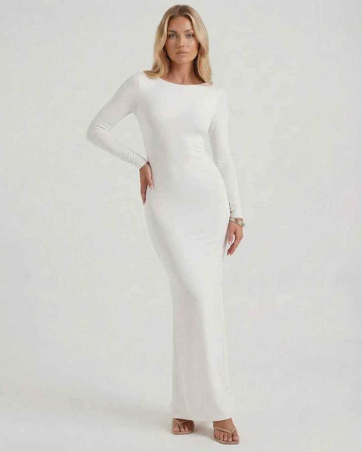 Vestido blanco maxi de mujer, con diseño elegante, espalda descubierta y manga larga, ideal para cualquier evento formal.