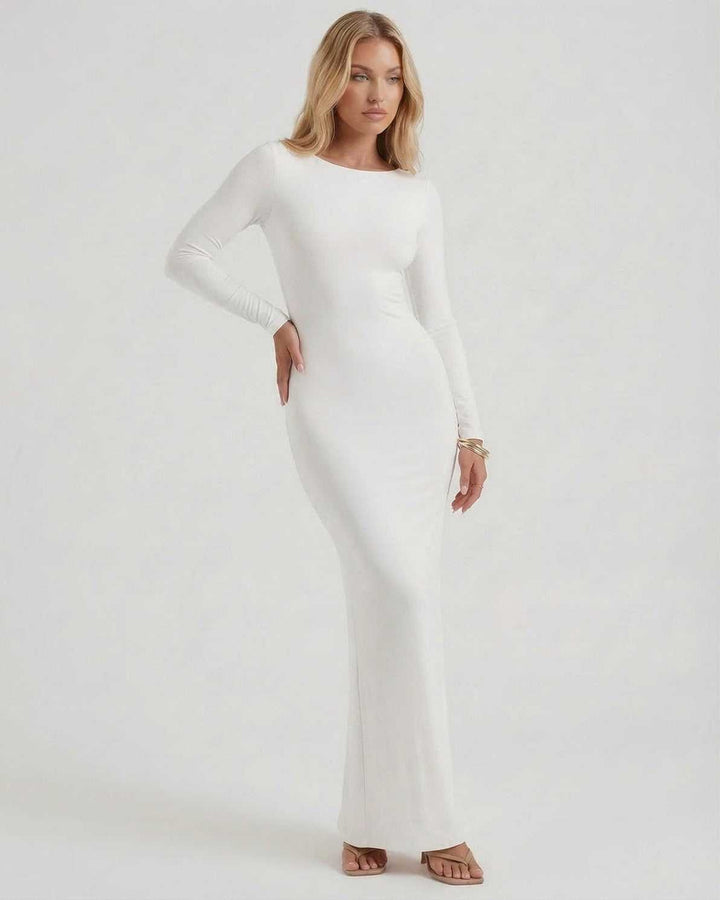 Elegante vestido maxi blanco para mujer, con espalda descubierta y manga larga, perfecto para lucir en cualquier fiesta.