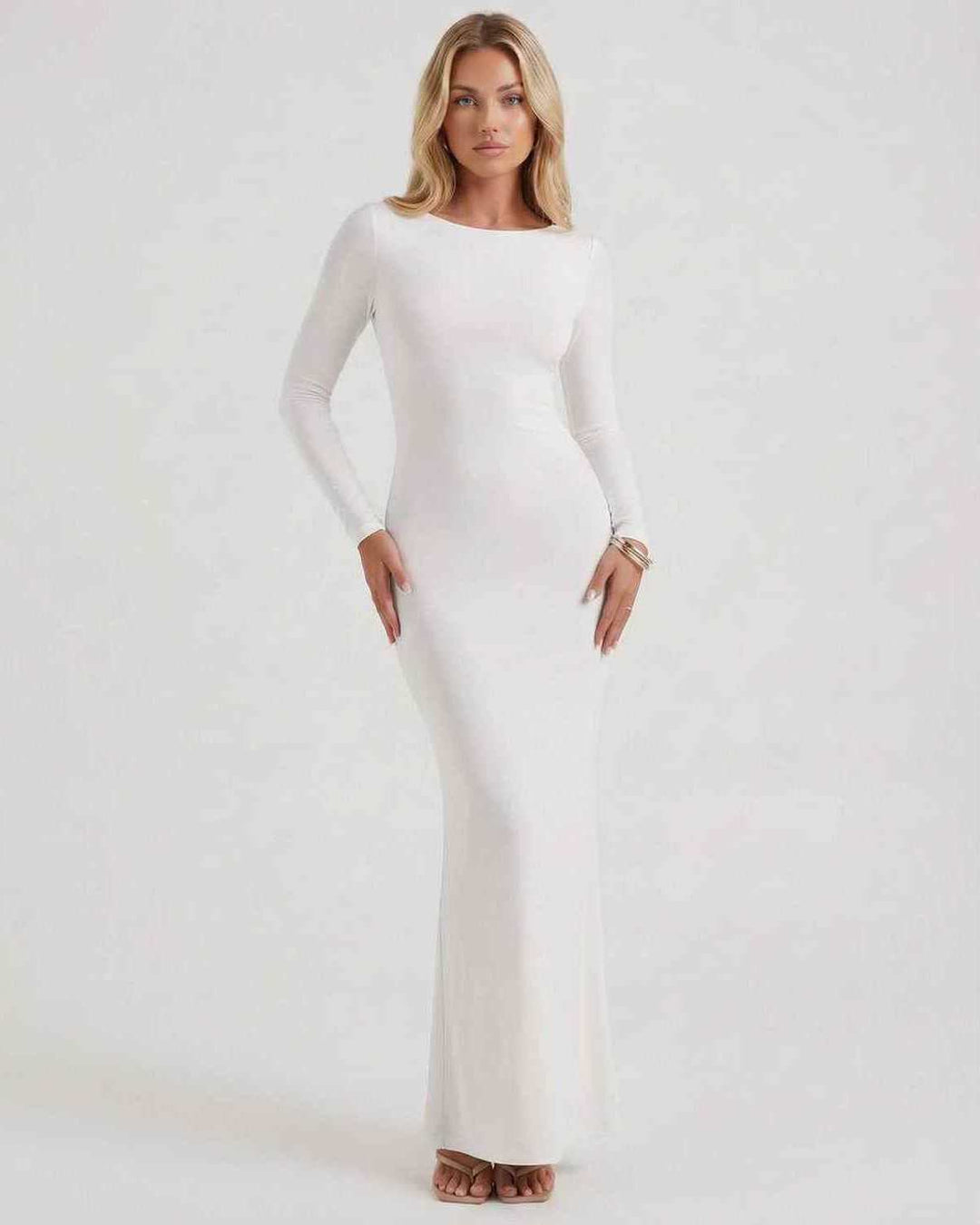 Vestido maxi blanco elegante para mujer con espalda descubierta y manga larga, ideal para eventos formales.