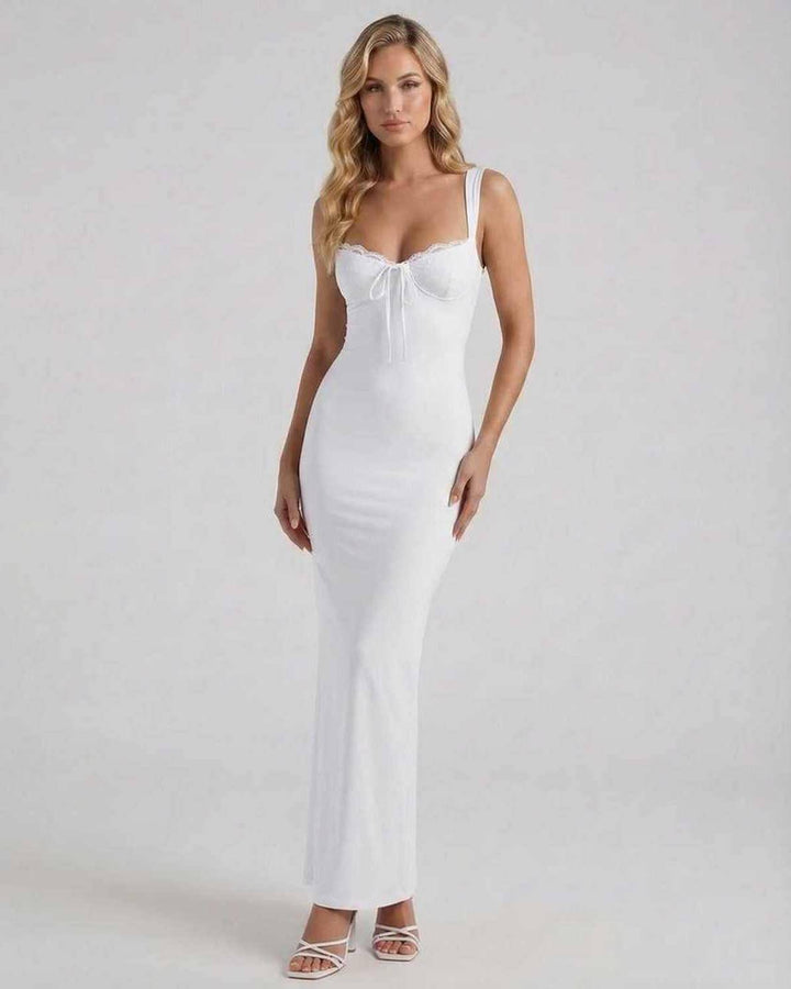 Vestido maxi blanco elegante para mujer, silueta fluida, perfecto para fiesta de noche o evento formal de verano.