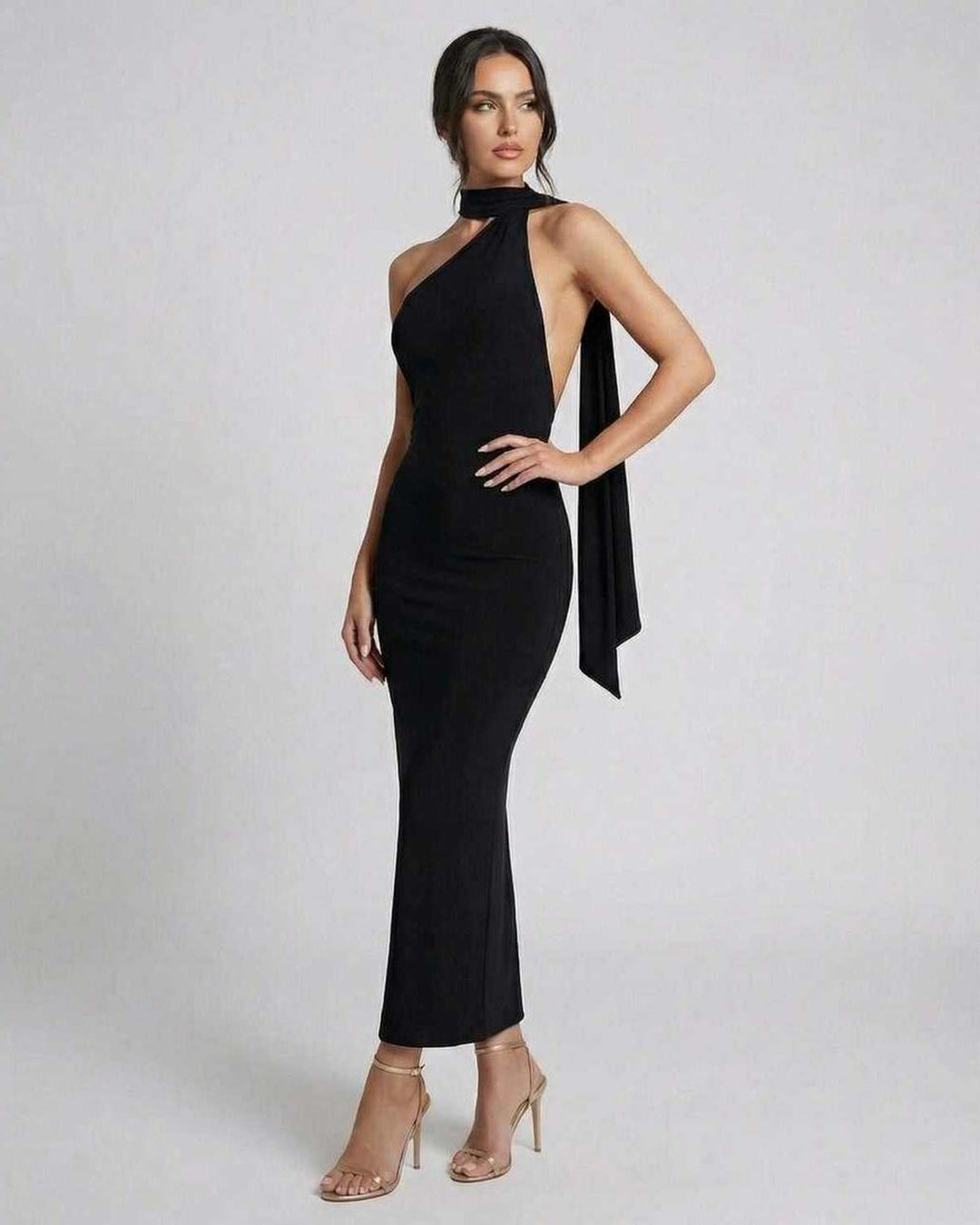 Elegante vestido de noche para mujer, maxi y con cuello halter, diseño de espalda abierta para ocasiones especiales.