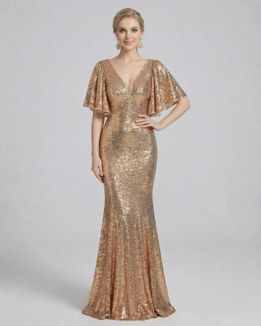 Vestido largo celeste maxi, brillante, con escote V y mangas cortas. Ideal para eventos formales de noche.