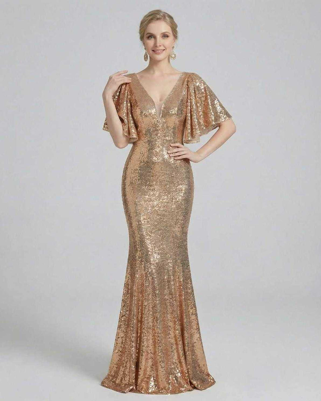 Elegante vestido de noche celeste brillante para mujer, con glamurosa silueta trompeta. Perfecto para gala y fiesta.