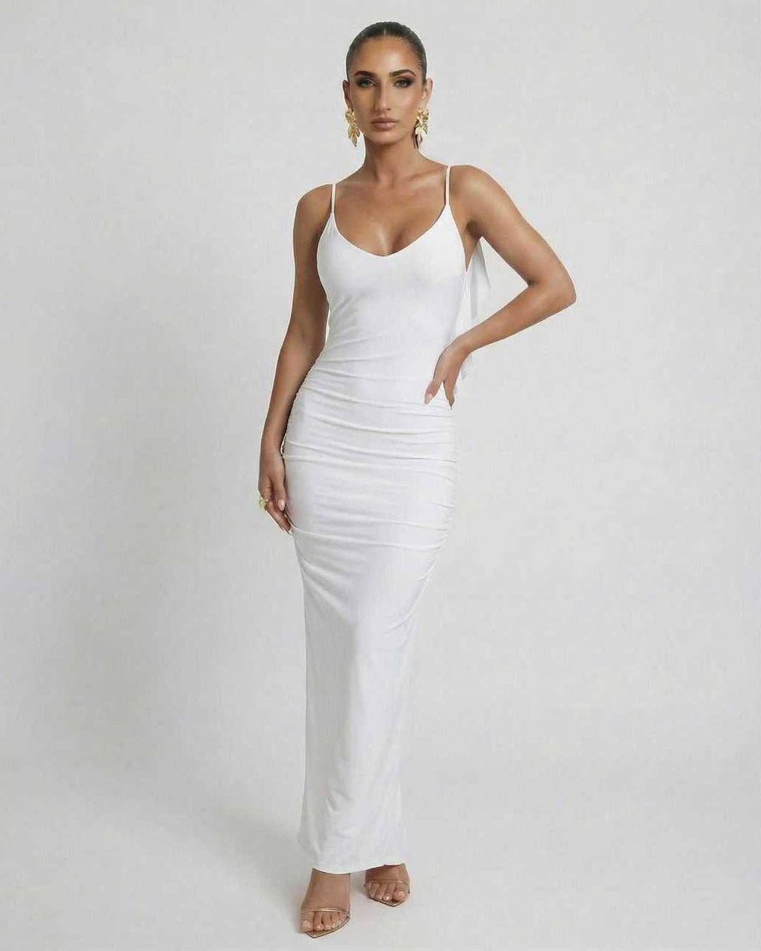 Vestido maxi blanco elegante para mujer, sin mangas. Perfecto para fiesta y ocasiones especiales.