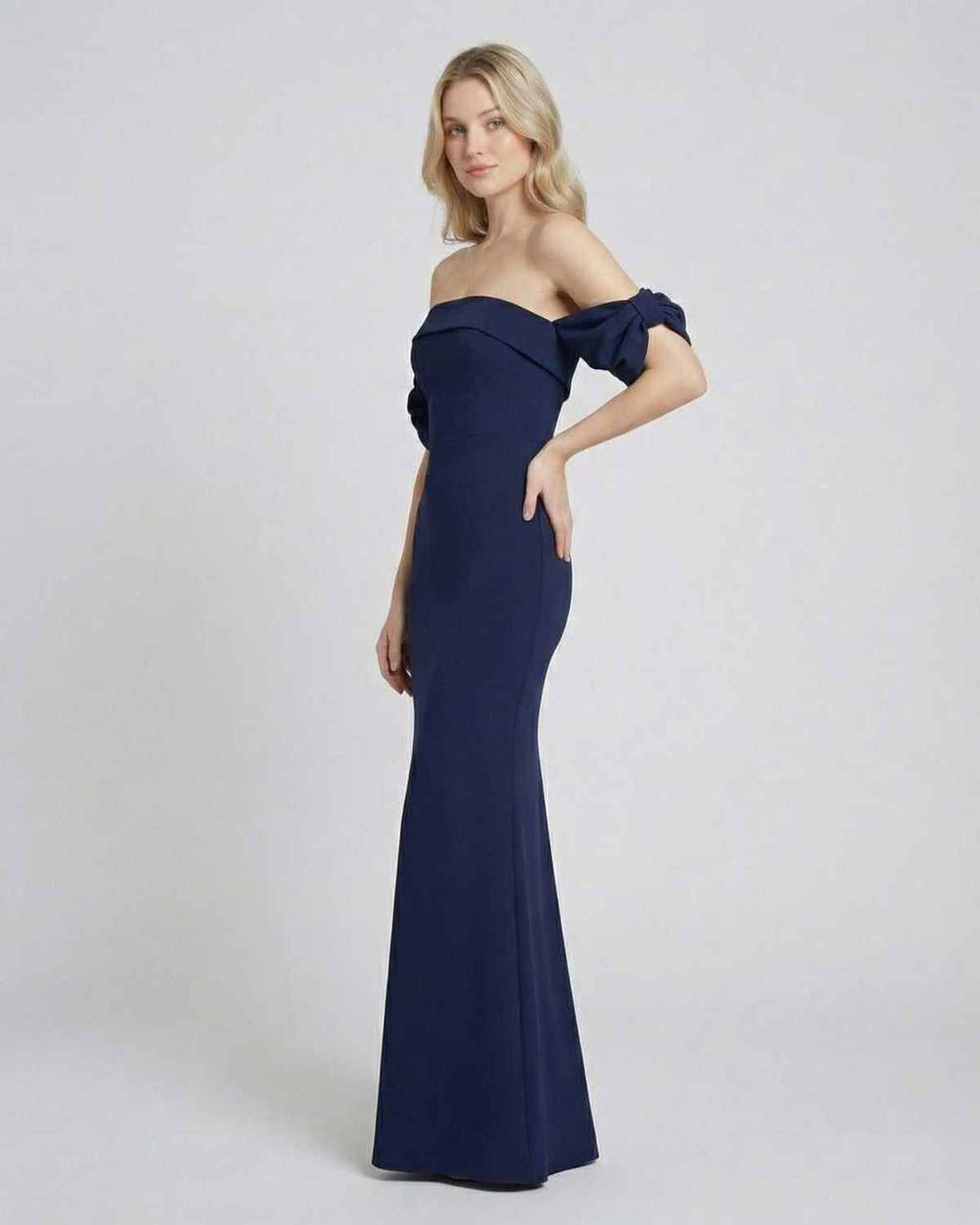 Moda mujer: vestido maxi bodycon elegante con silueta ajustada y hombros descubiertos para eventos formales.