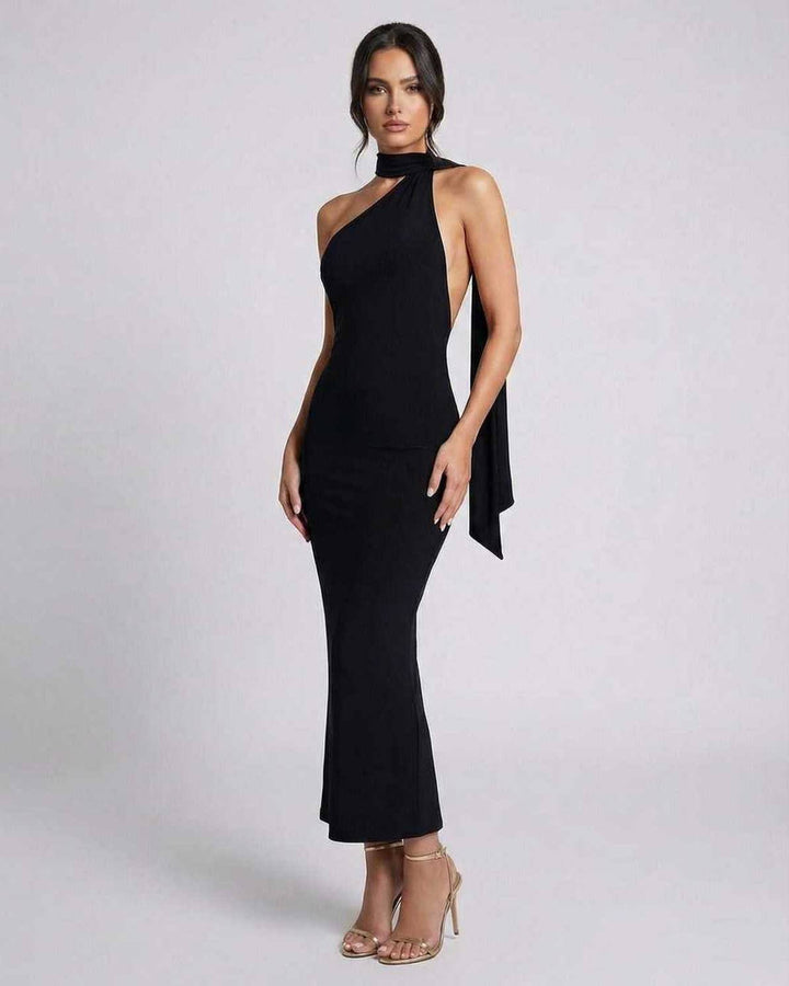 Vestido maxi negro para mujer con cuello halter, elegante y sin mangas, ideal para fiestas o eventos formales.