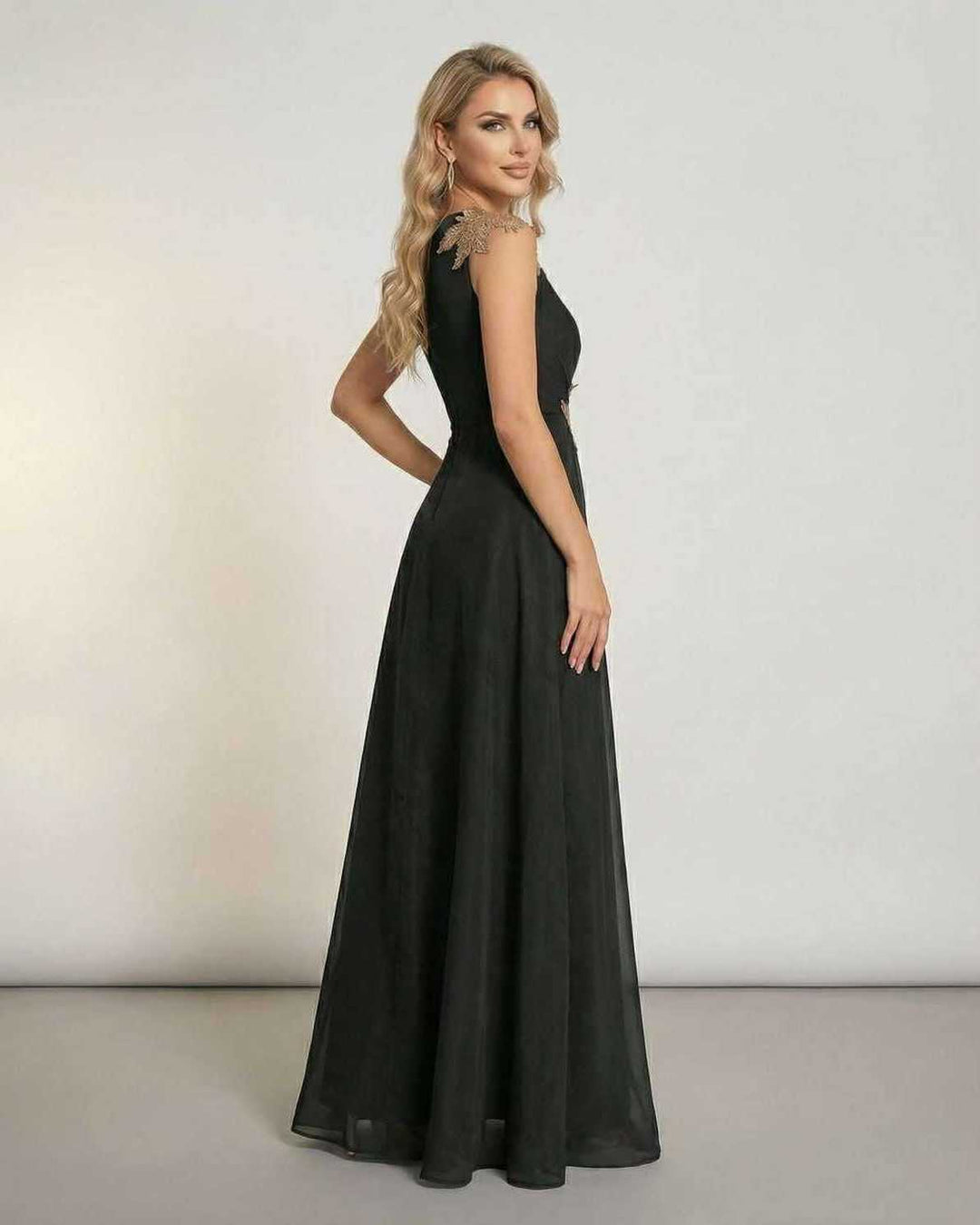 Vestido maxi blanco versátil para mujer, estilo formal chic para bodas, fiestas y noche.