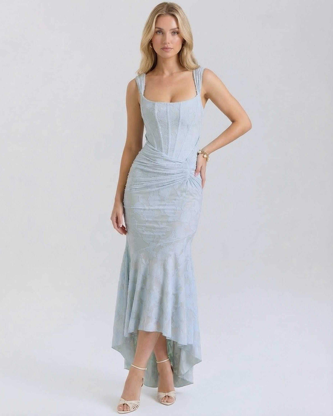 Vestido maxi celeste de mujer, estilo jacquard, con cuello cuadrado. Ideal para fiestas y cócteles de verano.