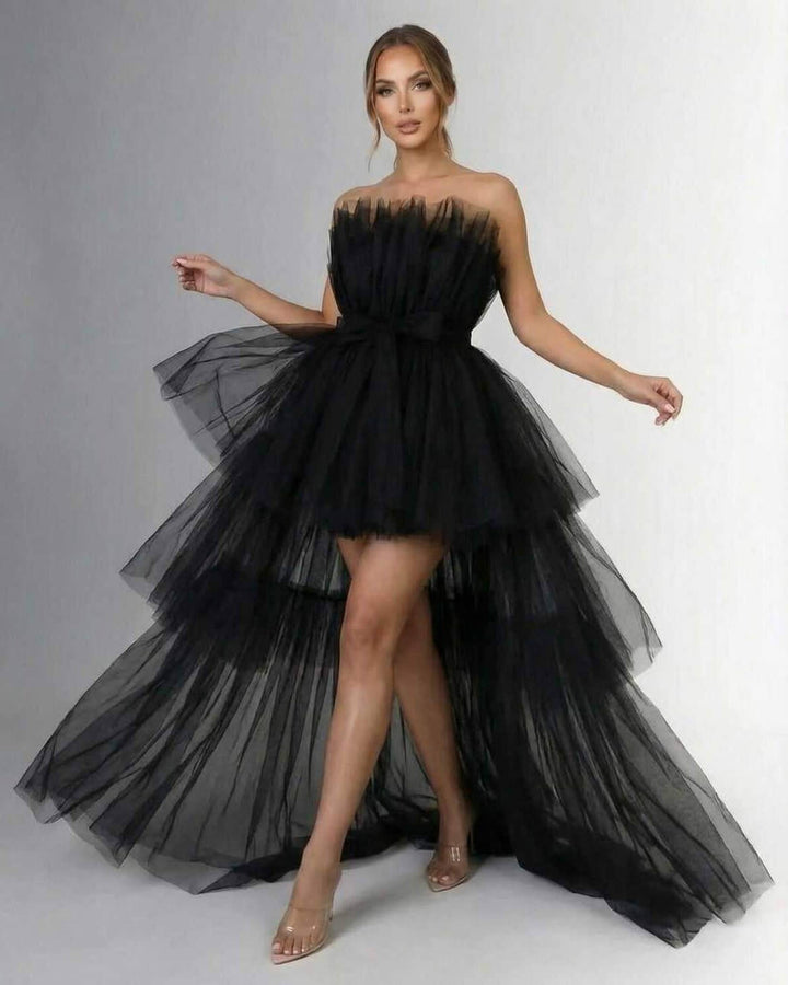 Elegante vestido de noche celeste para mujer, estilo maxi y sin tirantes, perfecto para fiestas formales.