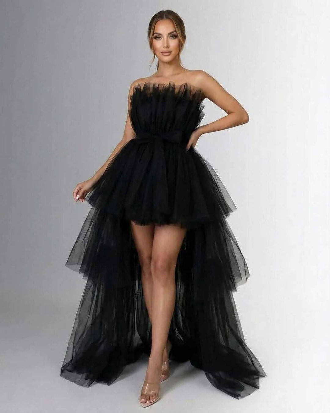 Vestido maxi celeste sin tirantes para mujer, ideal para elegancia dramática en ocasiones especiales.