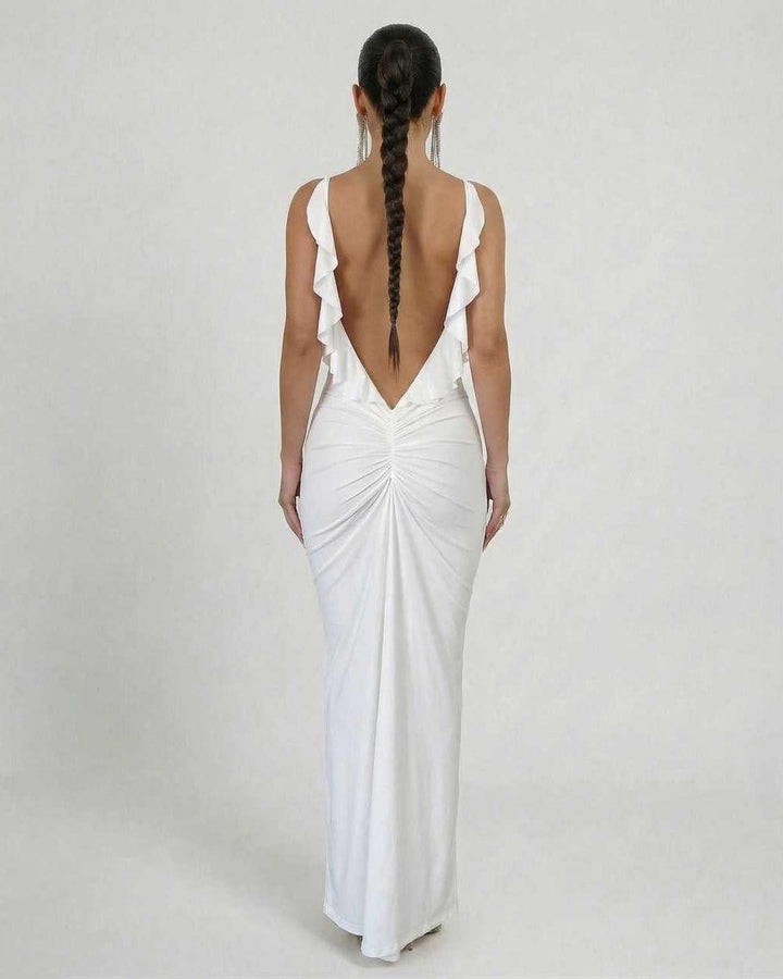 Vestido maxi blanco de mujer con espalda descubierta y volantes. Ideal para cóctel o verano.