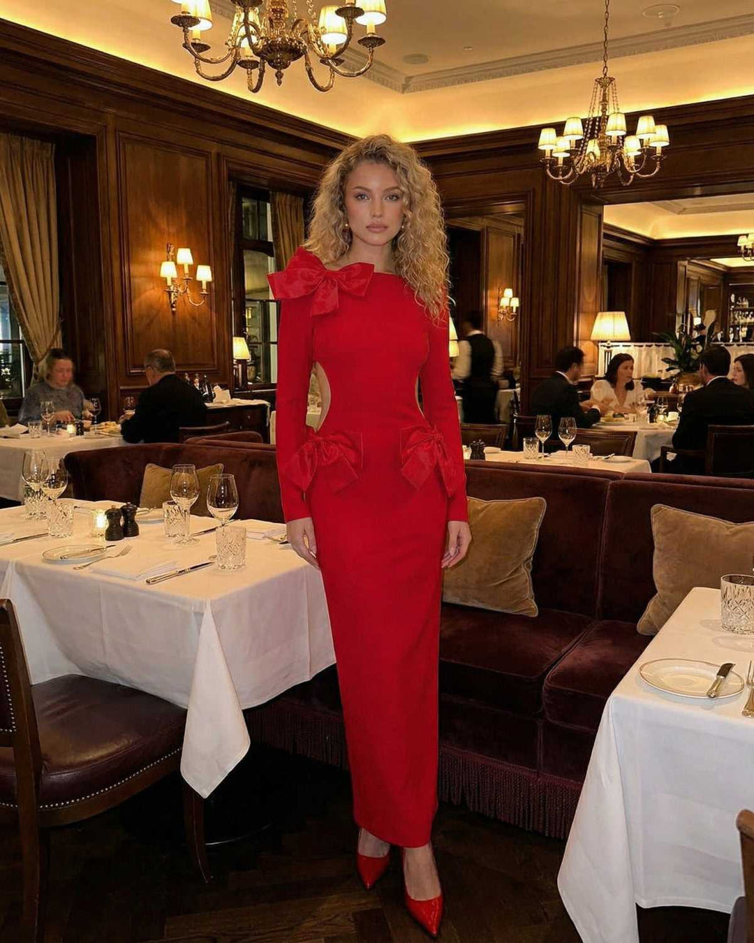 Vestido maxi celeste para mujer, un diseño sofisticado y elegante. Perfecto para fiestas y eventos de gala.
