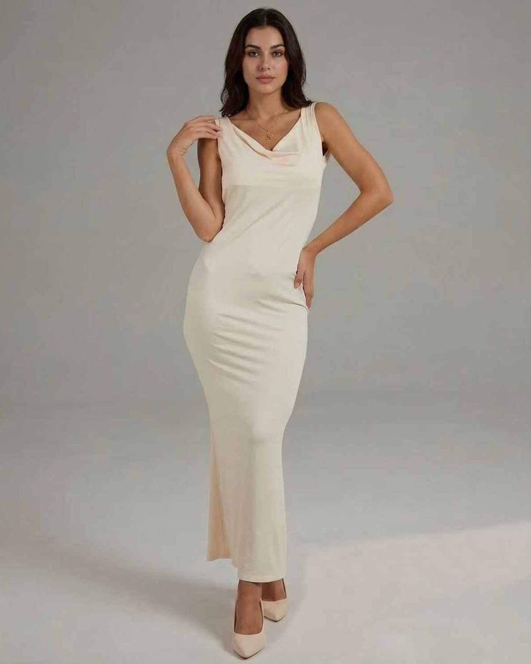 Vestido maxi celeste elegante para mujer, cuello cowl y diseño sin mangas, ideal para fiesta y verano.