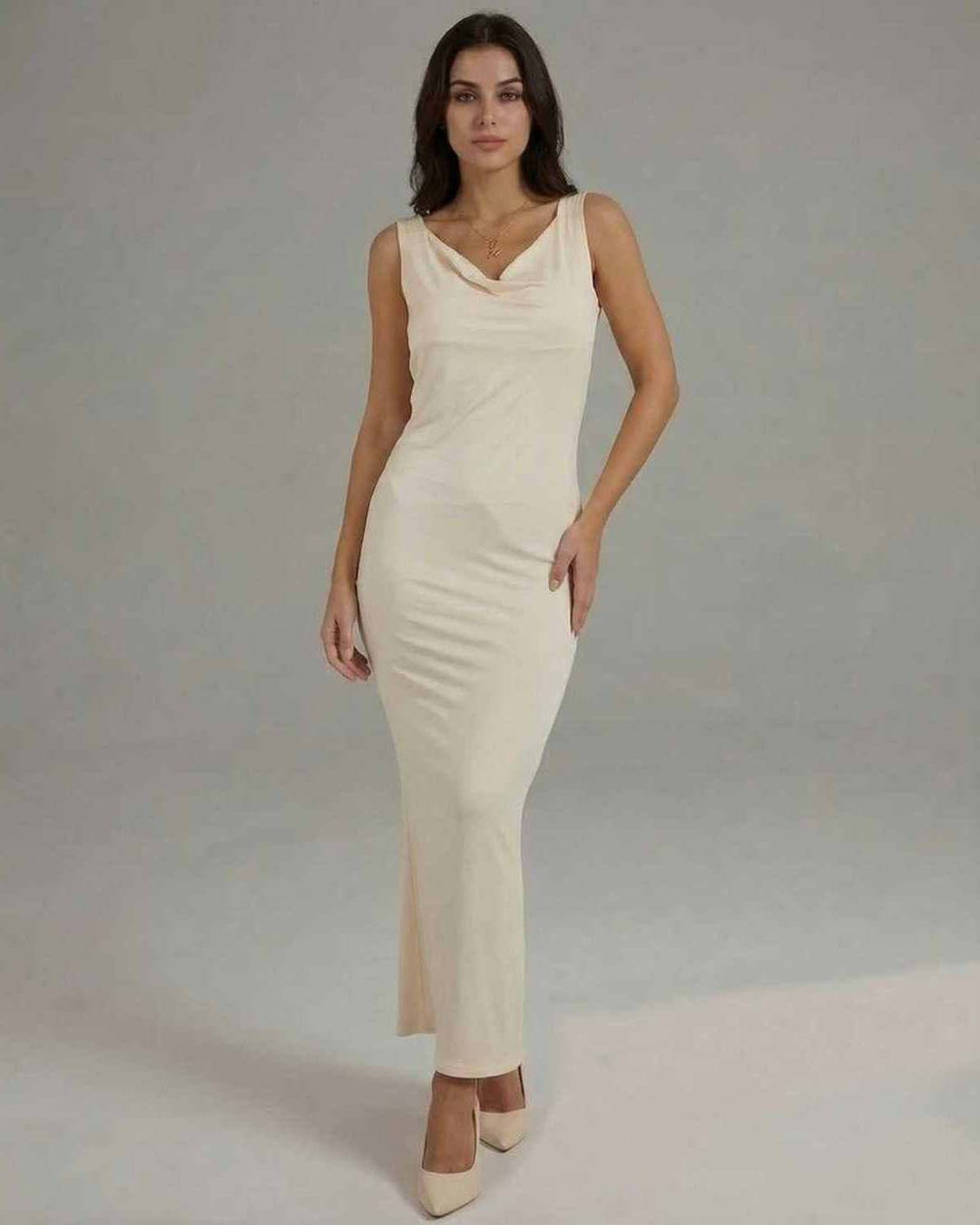 Vestido maxi celeste fluido para mujer, con espalda abierta, versátil y cómodo para cualquier ocasión.