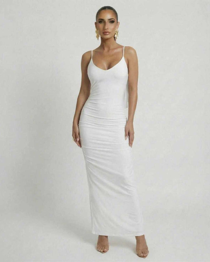 Vestido blanco largo de mujer, estilo maxi y elegante. Diseño sin mangas para una silueta fresca.
