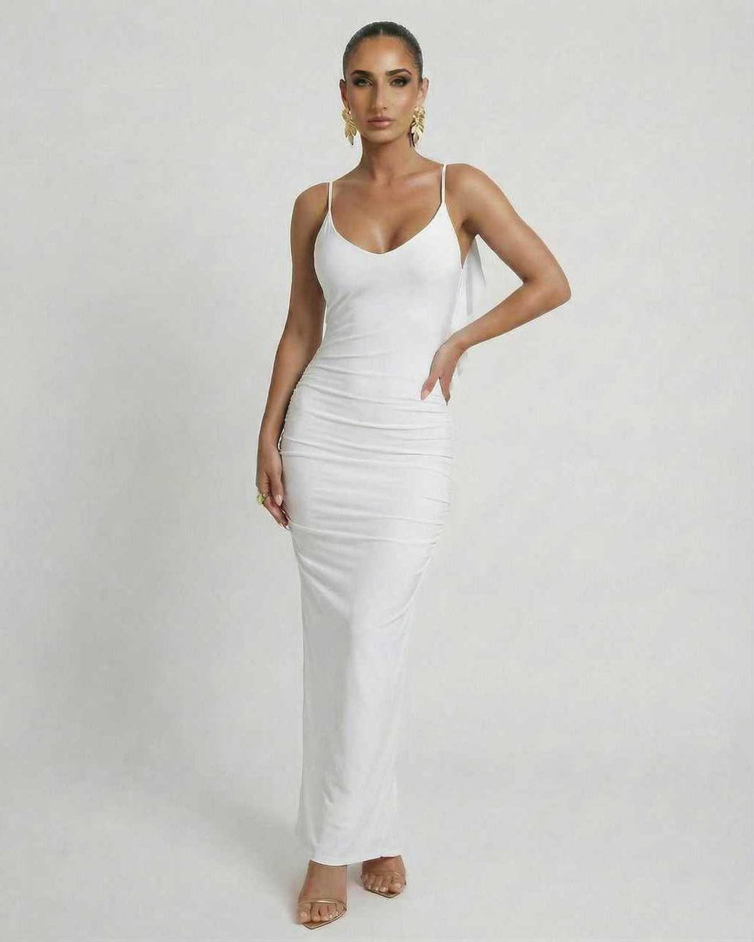 Vestido de fiesta maxi blanco para mujer, sin mangas. Elegante, con volantes y espalda descubierta.