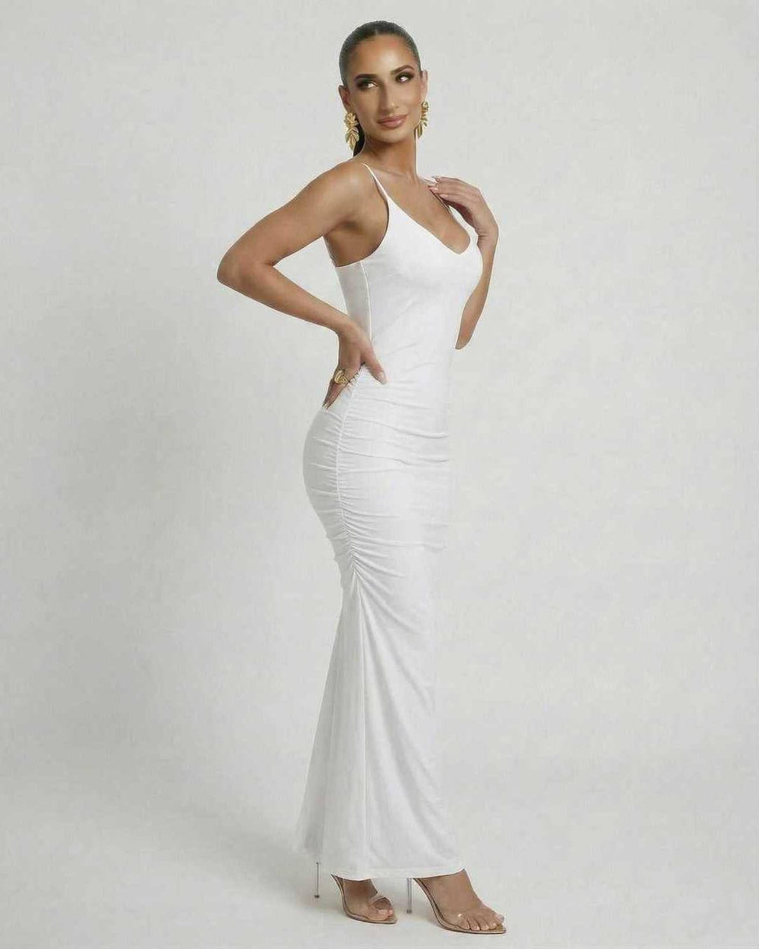 Vestido maxi blanco mujer con volantes y espalda descubierta. Sin mangas, muy elegante para fiesta.