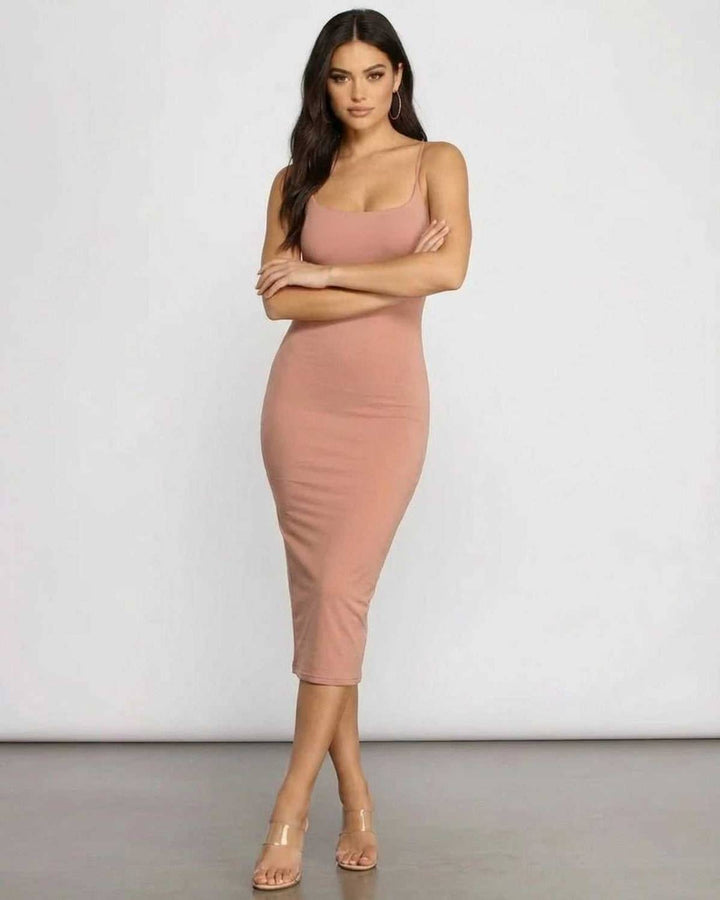 Elegante vestido midi ajustado celeste para mujer, perfecto para ocasiones sofisticadas.