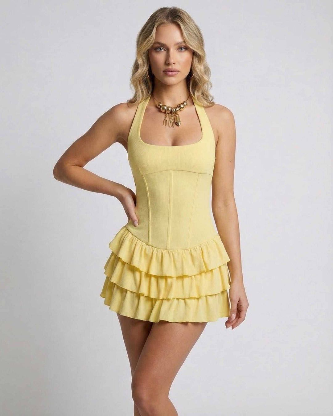 Vestido mini casual celeste para mujer con volantes, escote cuadrado y diseño ligero y cómodo.