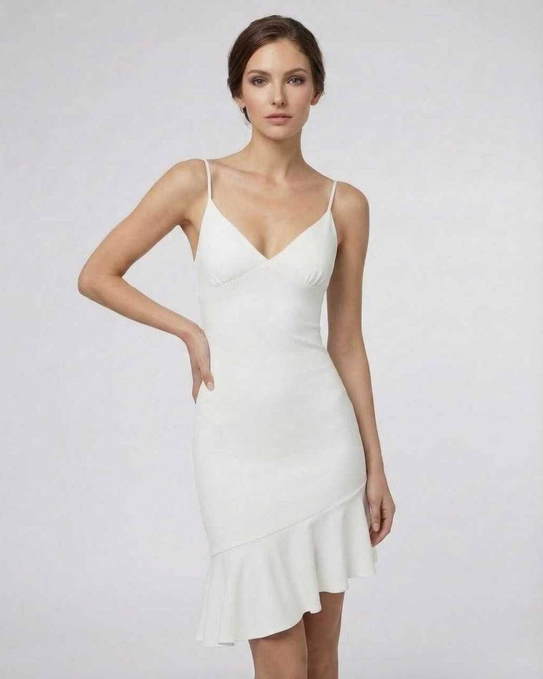 Vestido mini celeste elegante con volantes para mujer, ideal para fiesta o cóctel de verano.