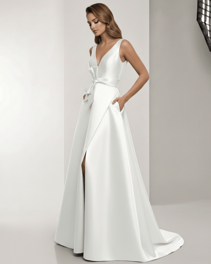 Elegante vestido maxi blanco para mujer, con un diseño atemporal, perfecto para bodas o galas.