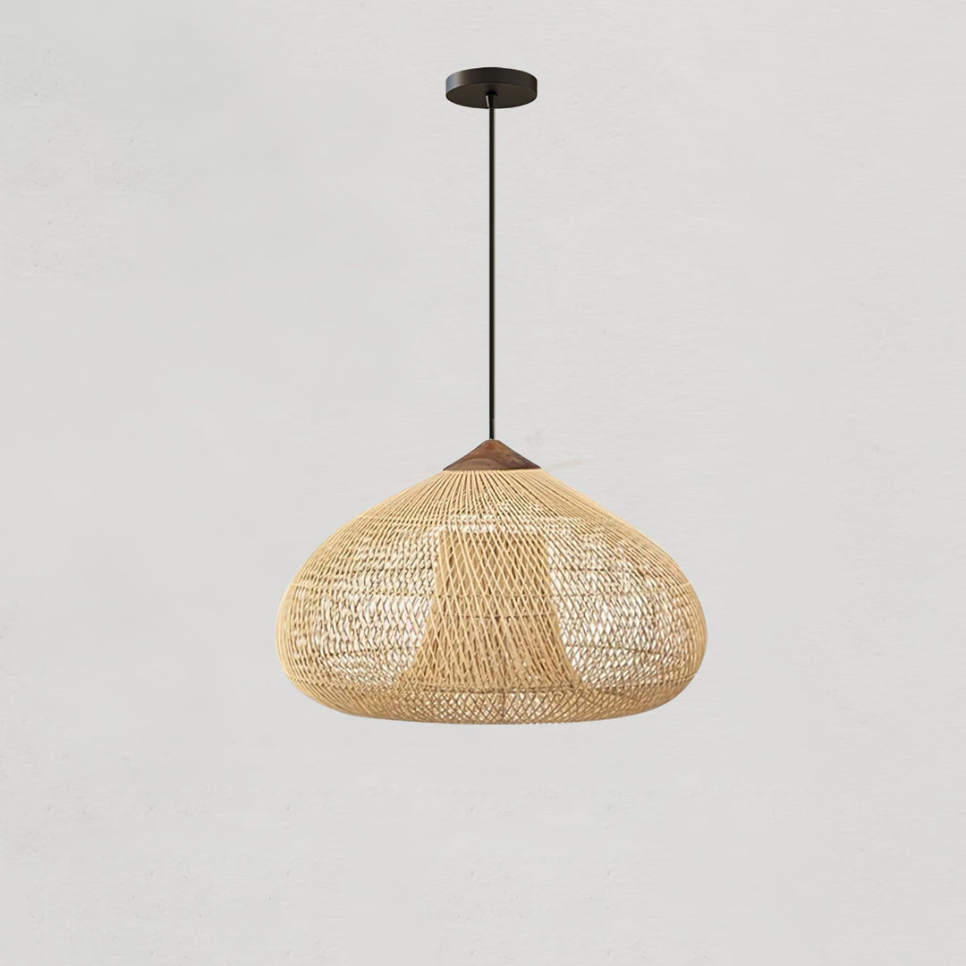 Luz colgante artesanal hecha a mano, crea un ambiente cálido en cualquier interior.