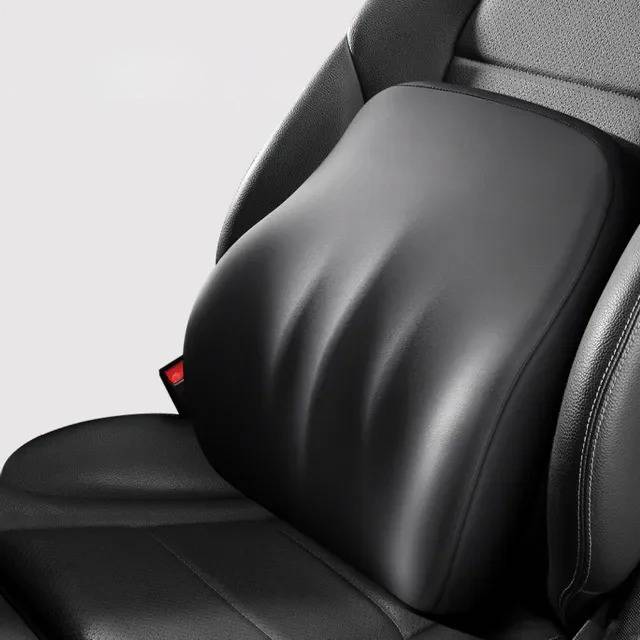 Cojín lumbar de espuma viscoelástica para coche, ofrece confort y soporte de espalda en viajes largos.