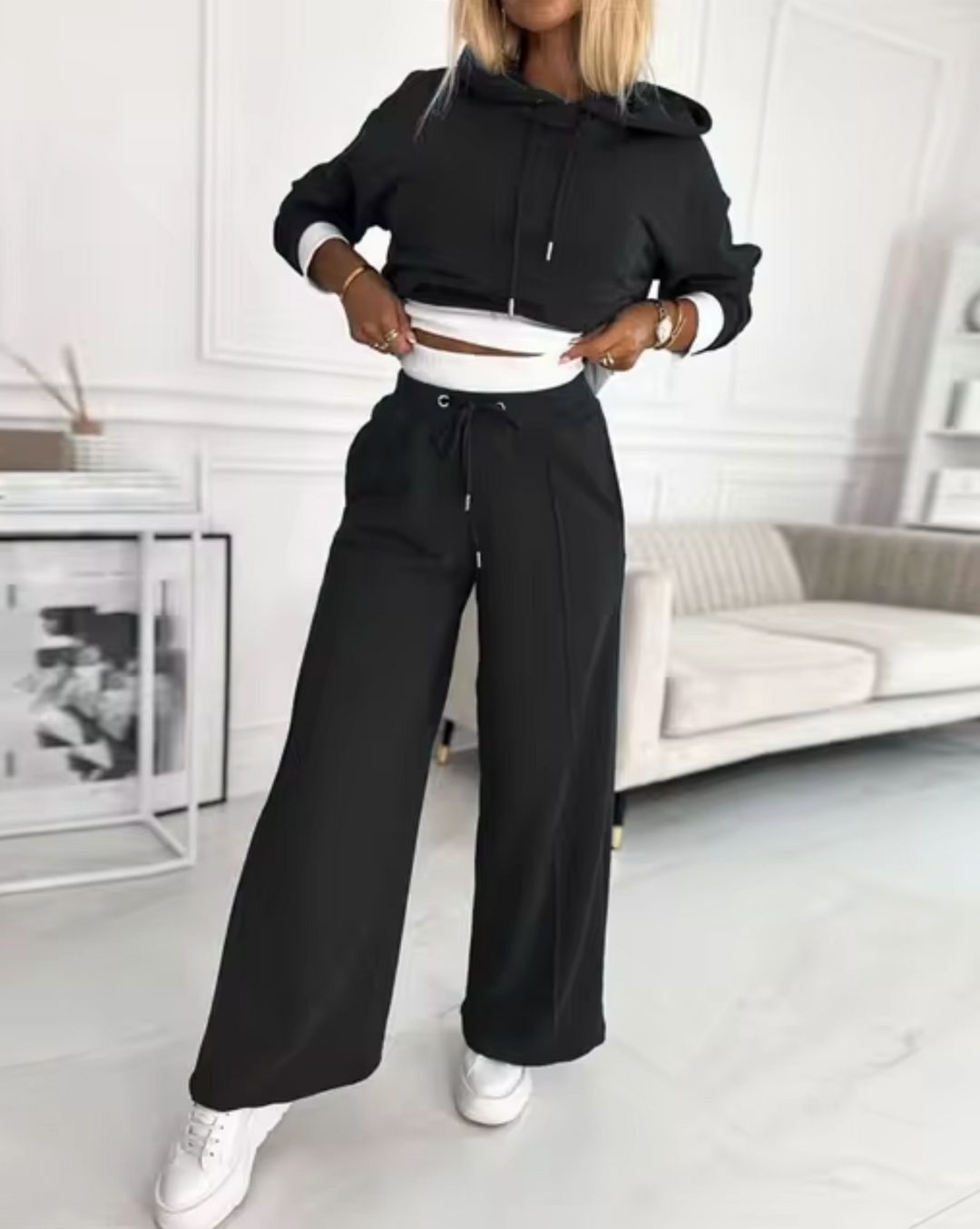 Conjunto de sudadera y pantalón ancho para mujer, ideal para ropa casual y moda urbana con comodidad.