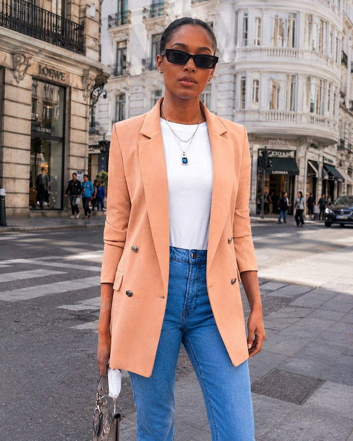 Chaqueta blazer larga para mujer. Estilo sofisticado y elegante, ideal para moda oficina o look diario.