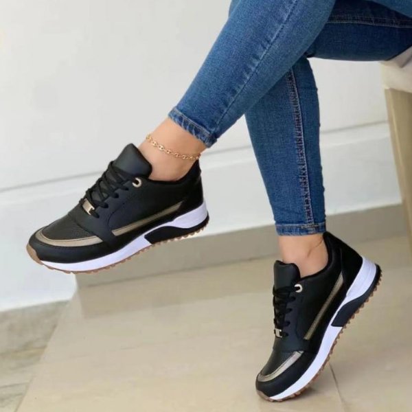 Par de zapatillas urbanas transpirables para mujer, combinando comodidad y estilo casual de moda.