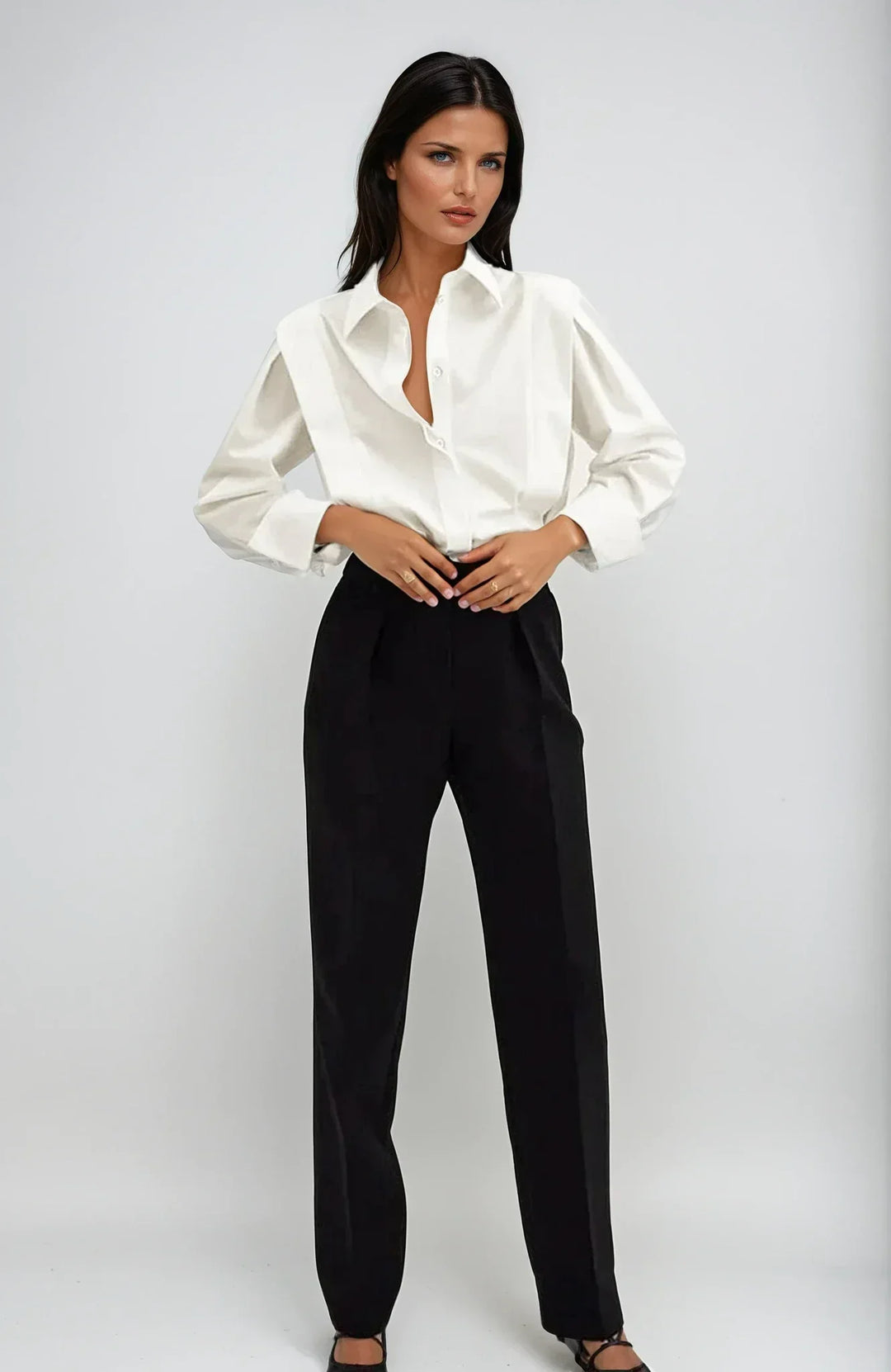 Camisa cuadrada elegante de mujer, estilo moderno y versátil para cualquier día.