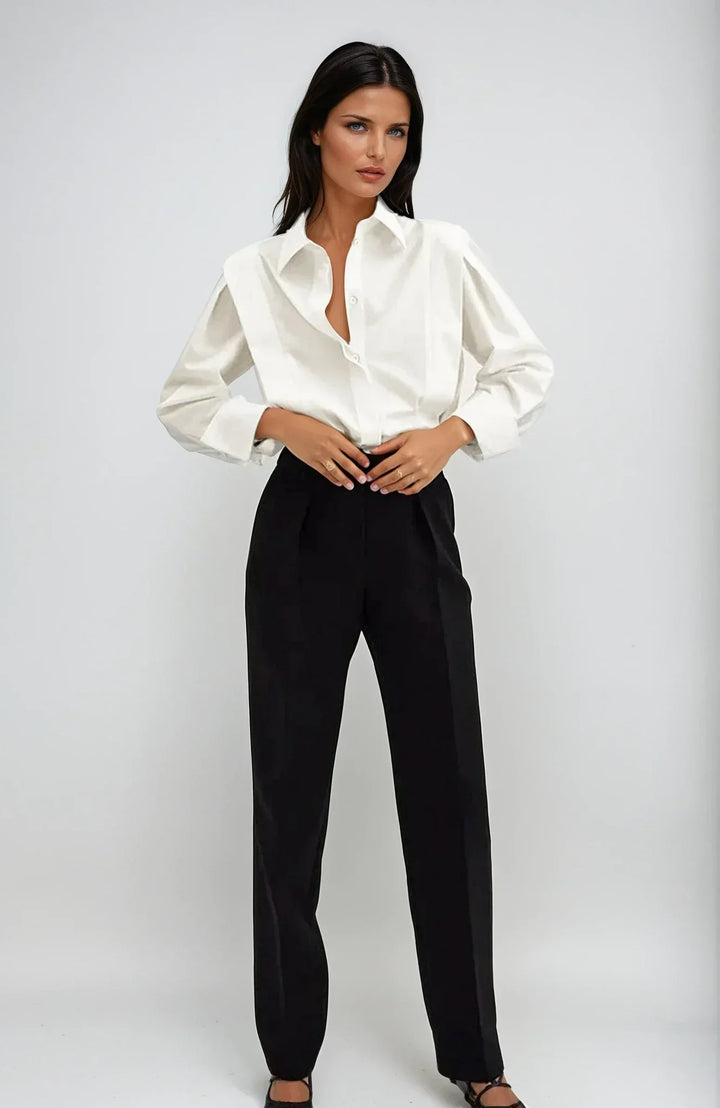 Camisa cuadrada elegante de mujer, estilo moderno y versátil para cualquier día.