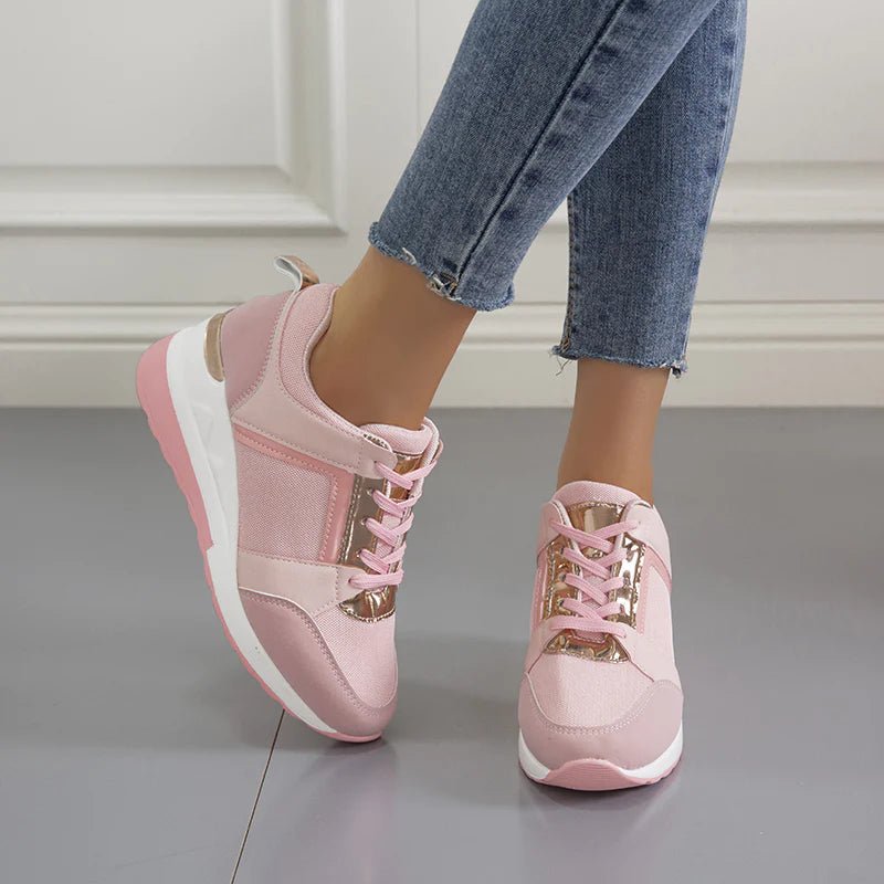 Mujer caminando con zapatillas cómodas urbanas, disfrutando del estilo, la versatilidad y la amortiguación.
