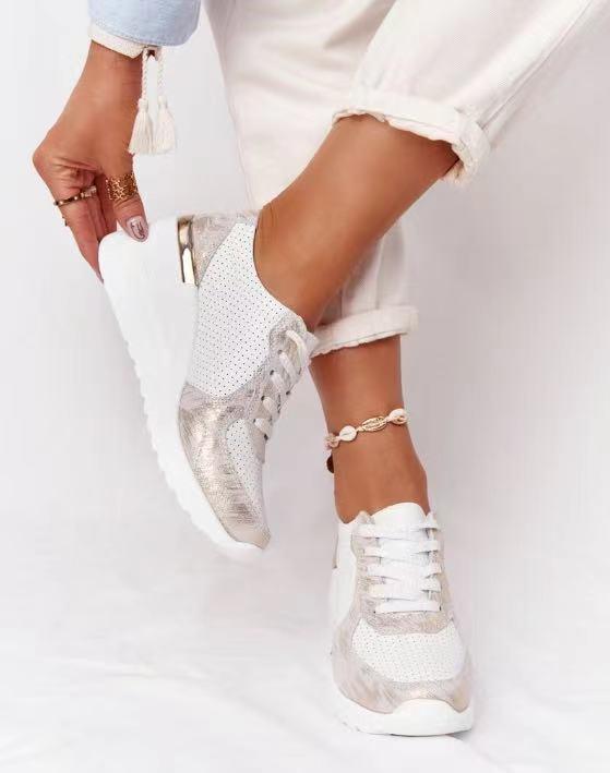 Detalle de la suela anatómica de zapatillas mujer, diseñada para confort, soporte prolongado y ligereza.