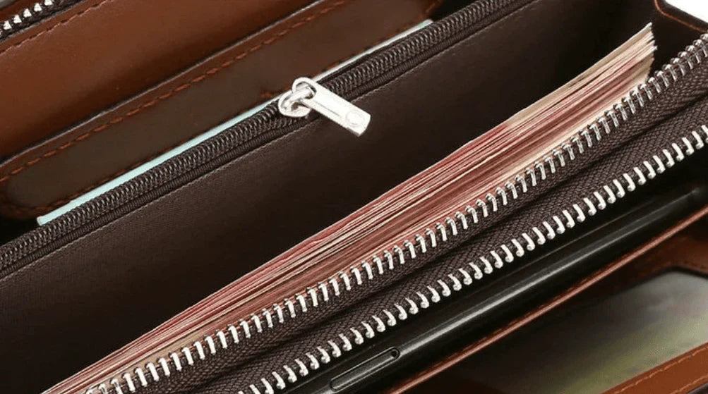 Bolso de mano "grab-and-go" para hombre. Mantén tus esenciales listos y a mano para cualquier aventura diaria.