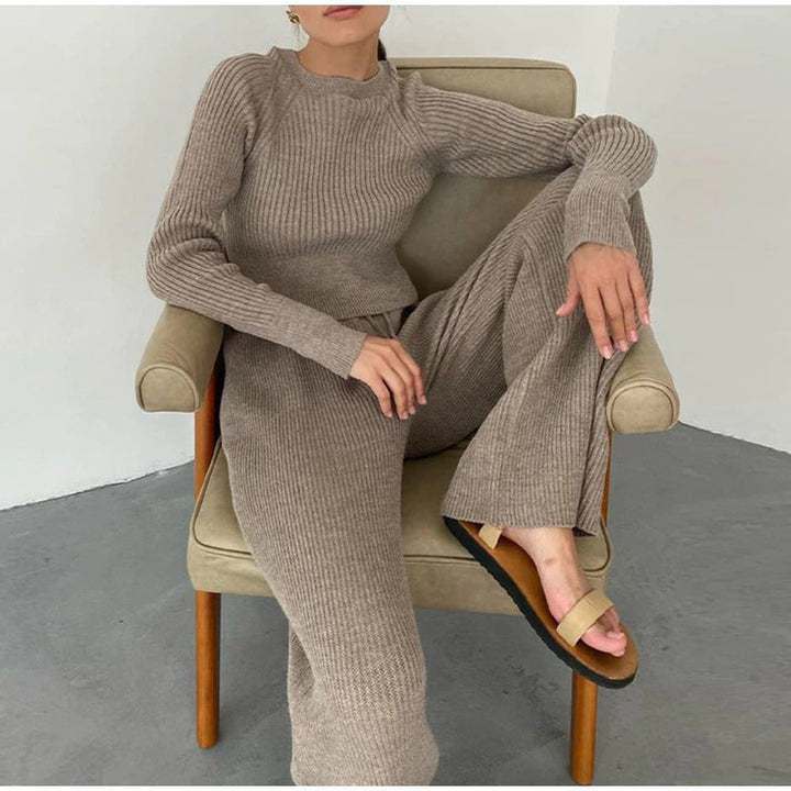 Conjunto SANDRA de moda para mujer, loungewear chic y versátil, perfecto para el hogar y salidas casuales.
