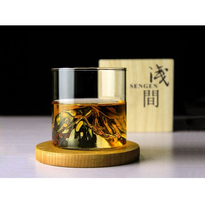 Vaso de cristal para whisky para hombres, diseño minimalista con montaña 3D. Regalo elegante de lujo.