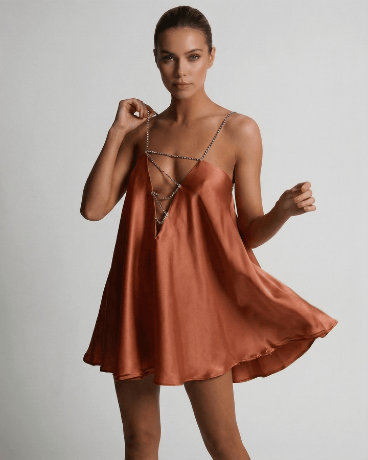 Vestido de fiesta sin mangas para mujer, mini, color cobre con pedrería. Estilo elegante para noche de verano.