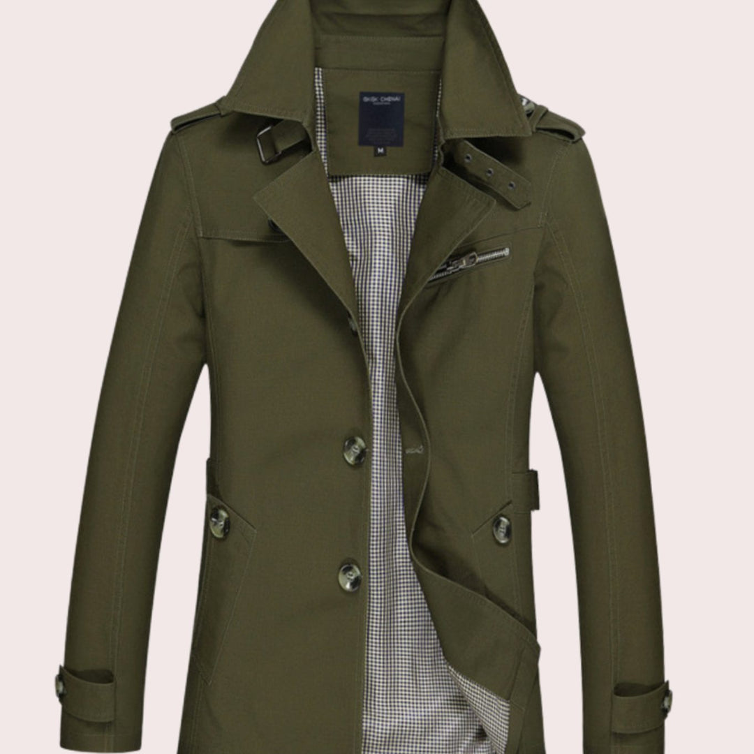 Abrigo trench slim fit para hombre, estilo cruzado y militar, perfecto para atuendos formales y casual inteligente.