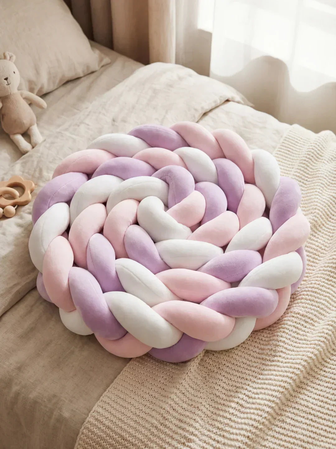 Acolchado infantil, protector de cuna trenzado. Borde suave para la seguridad del bebé.