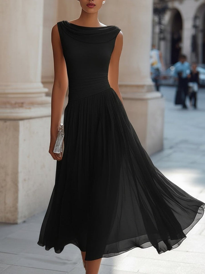 Elegante vestido midi drapeado para invitada de boda, diseño sin mangas con falda fluida.