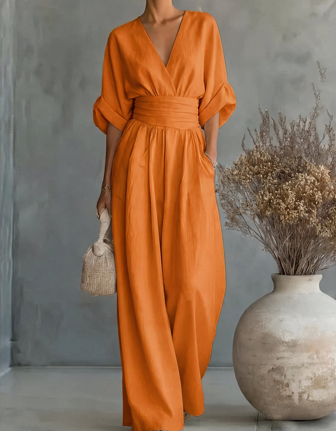 Mono de mujer cómodo, estilo casual y elegante. Escote en V y pantalón ancho para el verano.