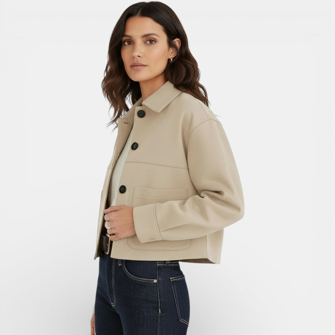 Chaqueta ligera de ante sintético para mujer, ideal entretiempo y moda casual femenina.