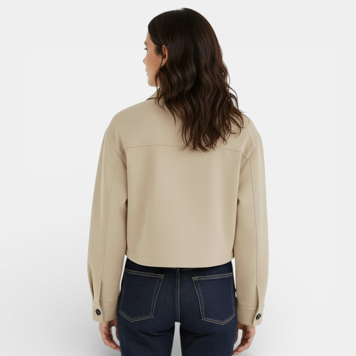 Chaqueta corta elegante de ante sintético para mujer, perfecta para looks de moda.